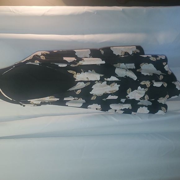 Torrid Floral Tank - Picture 3 of 5